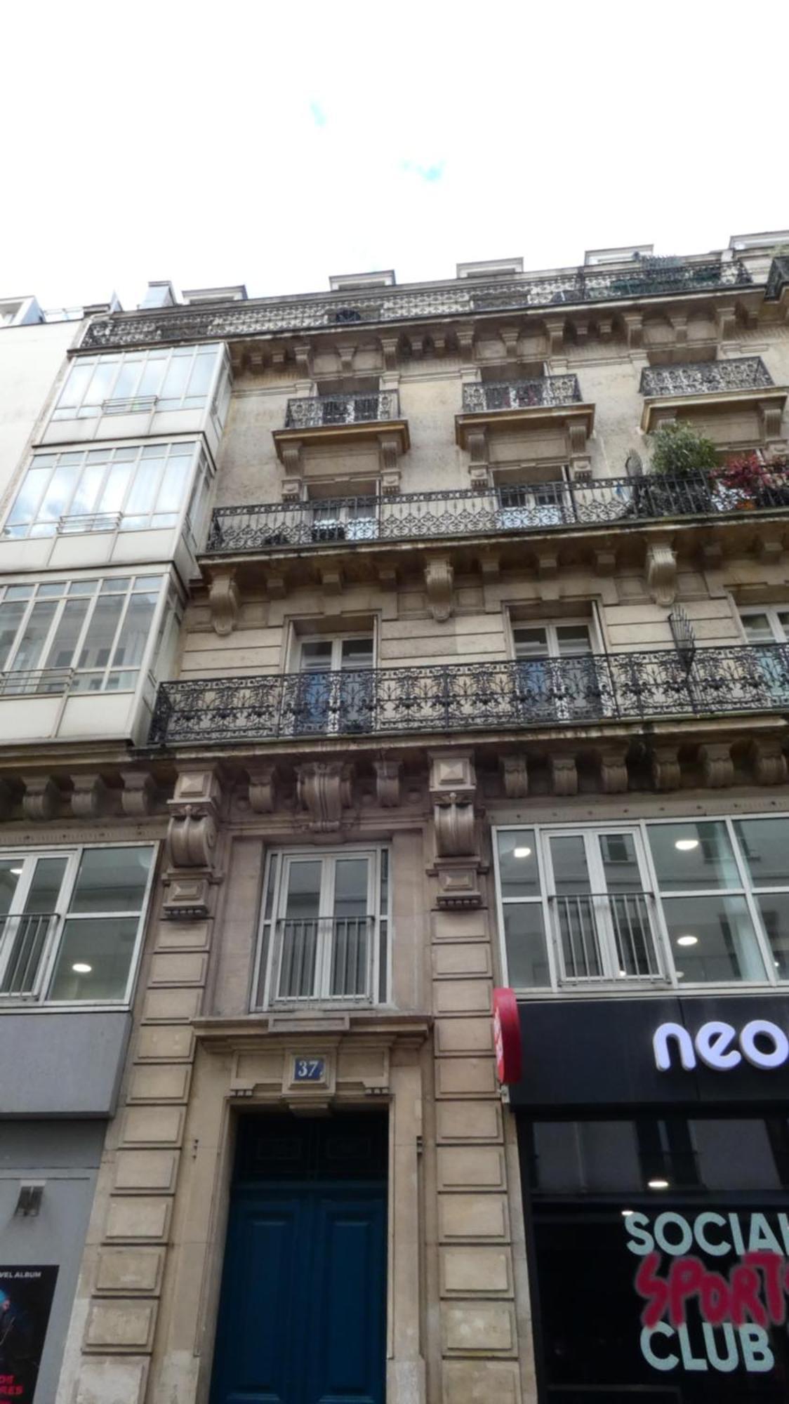 Beautiful Parisian Loft Style In The Heart Of Apartment *